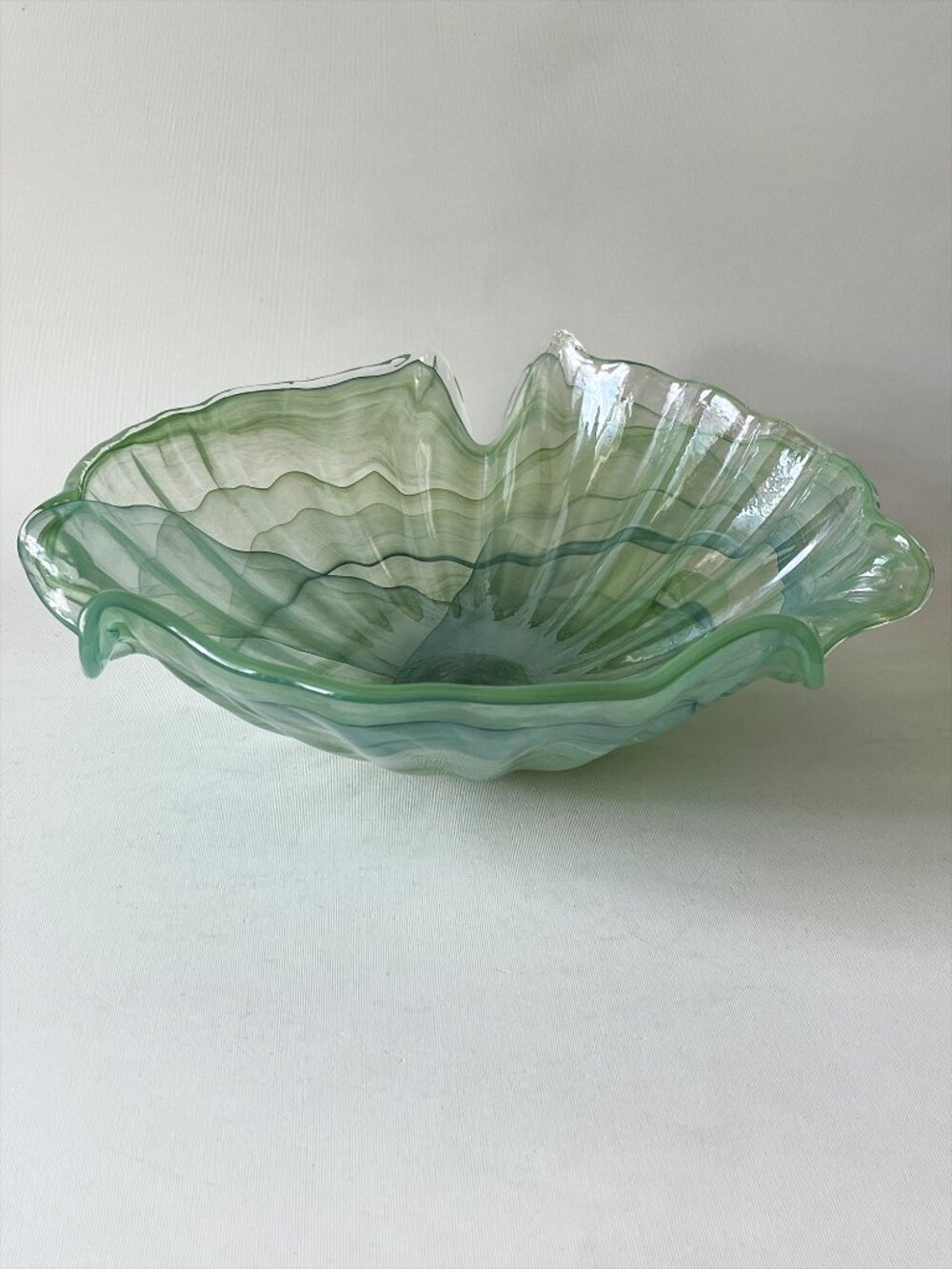 Vtg Hand Blown Iridescent Swirl Art Glass Clam Shell Ruffled Bowl Green Large